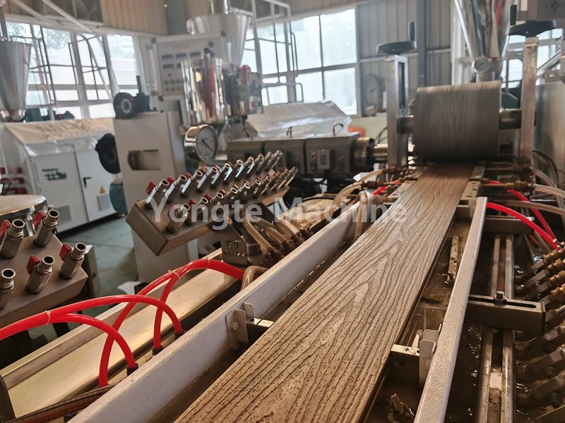 Yongte telah membantu pelanggan dalam mengoptimumkan talian penyemperitan profil WPC yang menghasilkan peningkatan 40% dalam kecekapan output