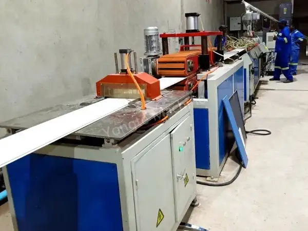 Mesin Pembuat Siling PVC Afrika