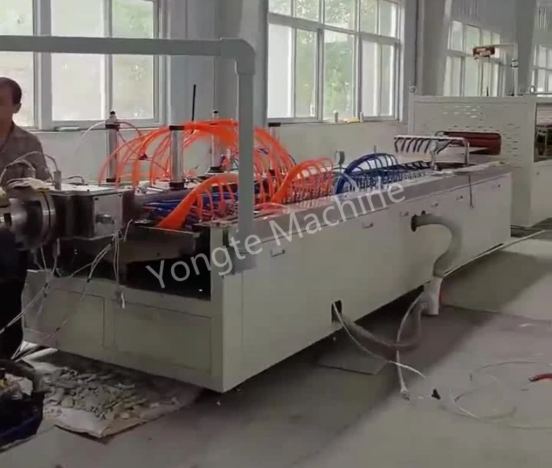 Talian Penyemperitan Panel Dinding PVC Berjaya Dipasang di China
