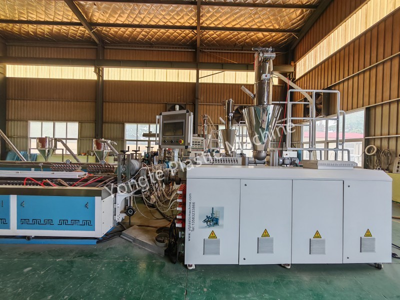 Mesin Penyemperitan Plastik Kayu